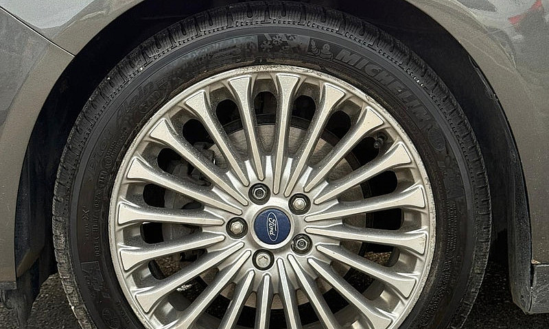 2015 Ford Fusion Awd...