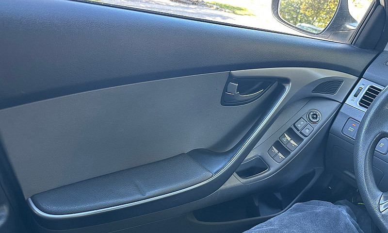 2013 Hyundai Elantra...