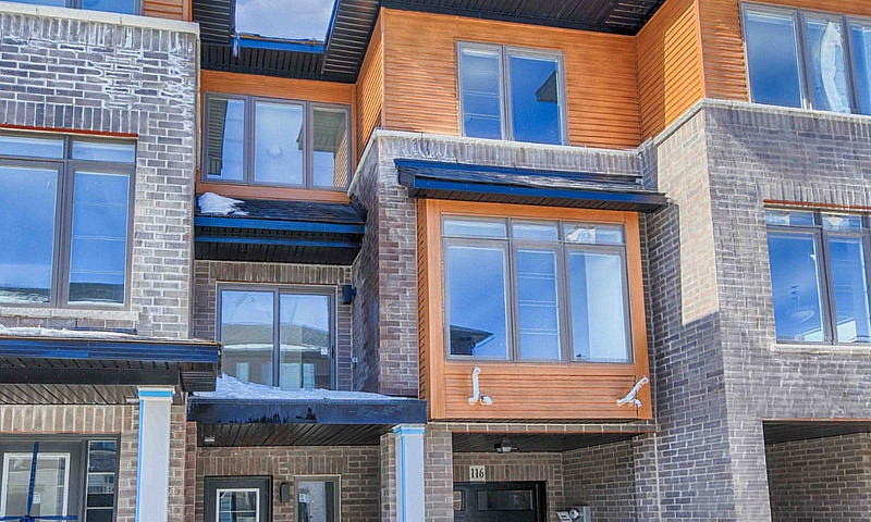 3-Storey Townhome In...