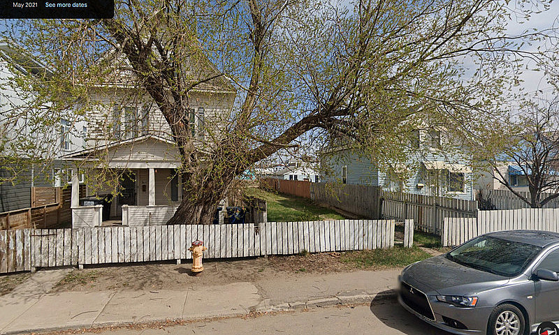 Lot For Sale! 220 Av...