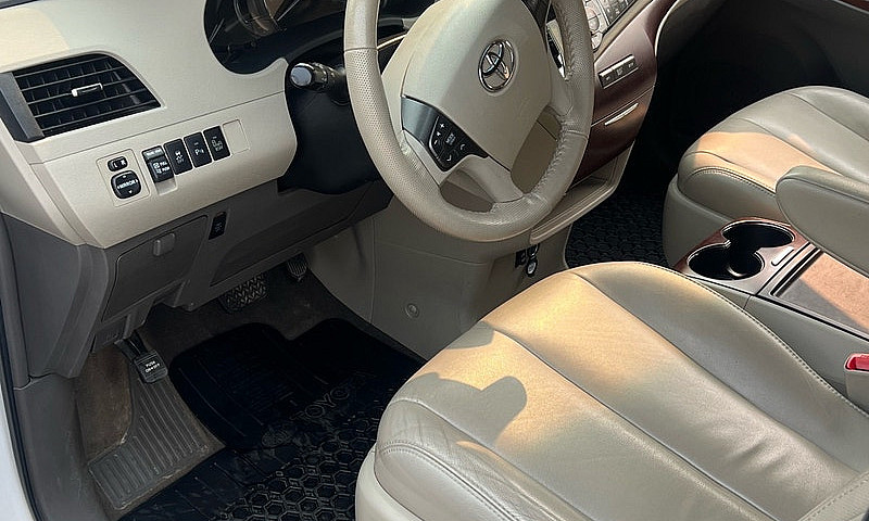 2014 Toyota Sienna X...