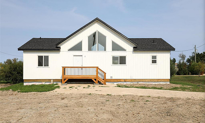 House For Sale - Lak...