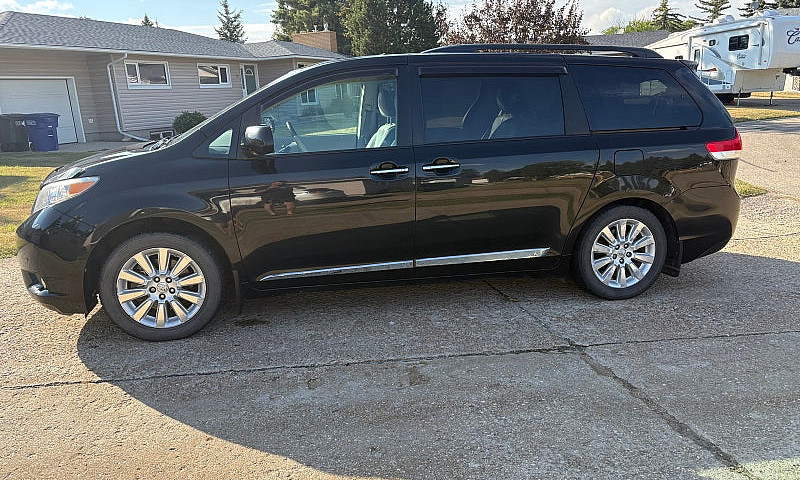 2011 Toyota Sienna L...