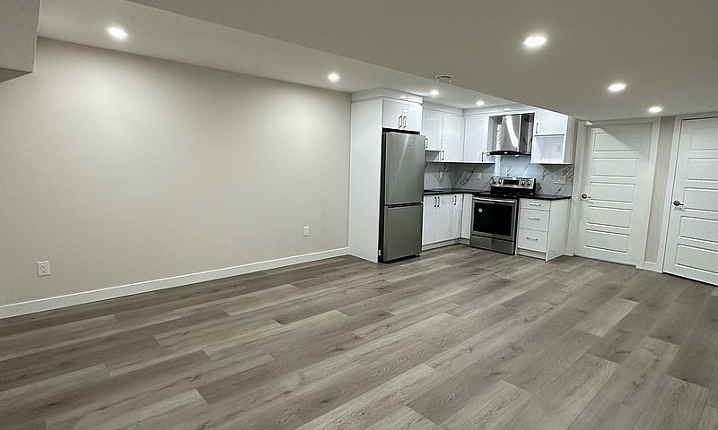 Basement Suite For R...