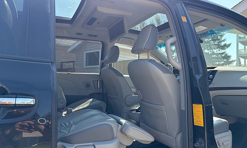 2011 Toyota Sienna L...