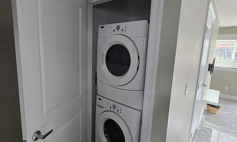 2Br/1Ba Modern Lanew...