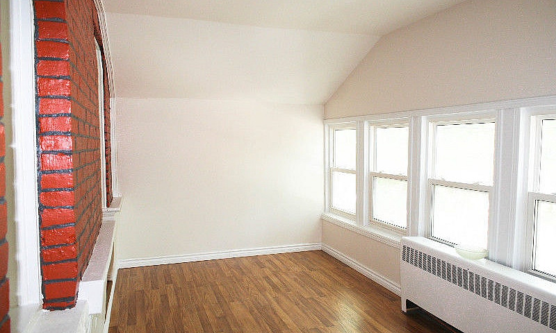 Renovated - 3 Bedroo...