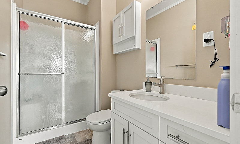 Top Floor Condo For ...
