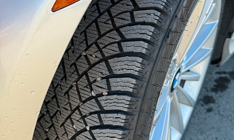 2011 Bmw 3 Series 4D...