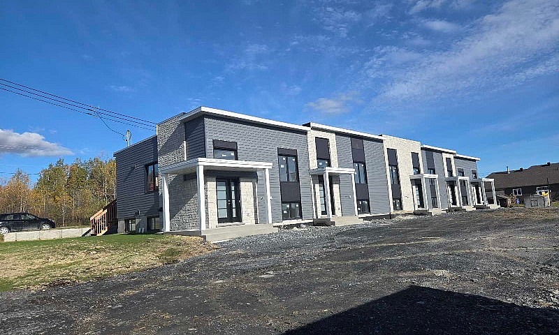 Maison De Ville...