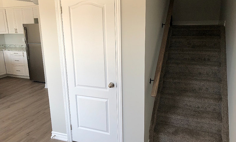 New 2 Bedroom 1.5 Ba...