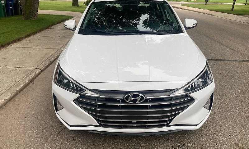 Hyundai Elantra Esse...
