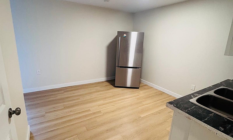 Basement Unit Redsto...