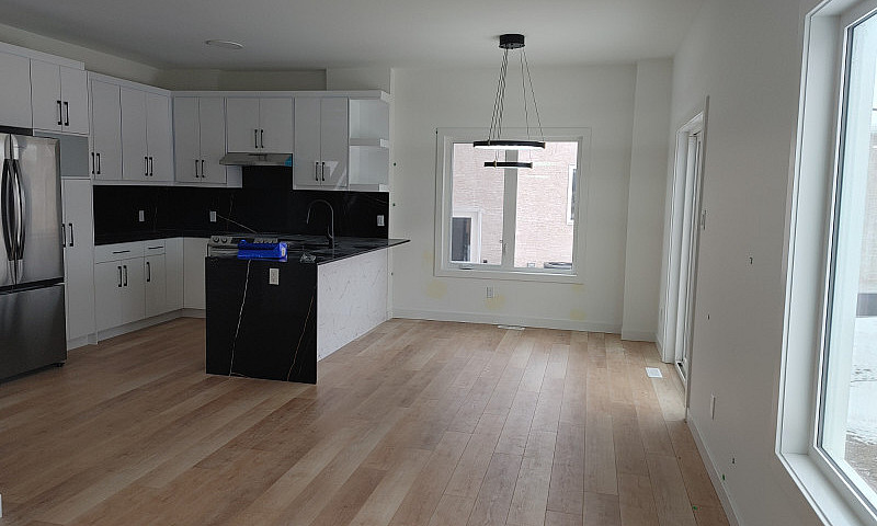 House For Sale - 15 ...