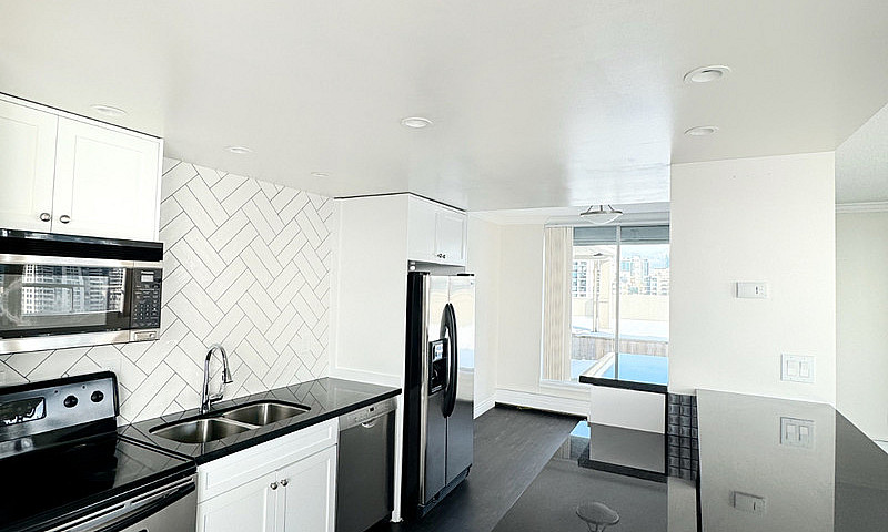 Large Penthouse; Sun...