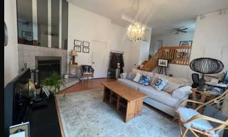 For Rent/A Louer – C...