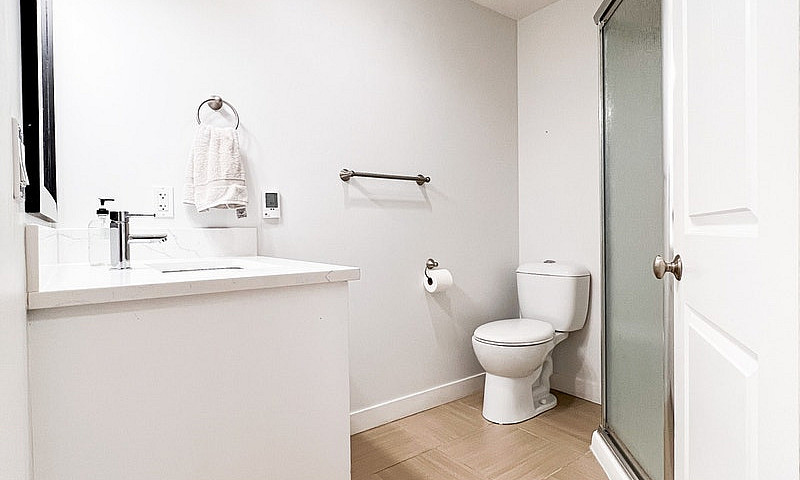 Bright 2-Bed Walkout...