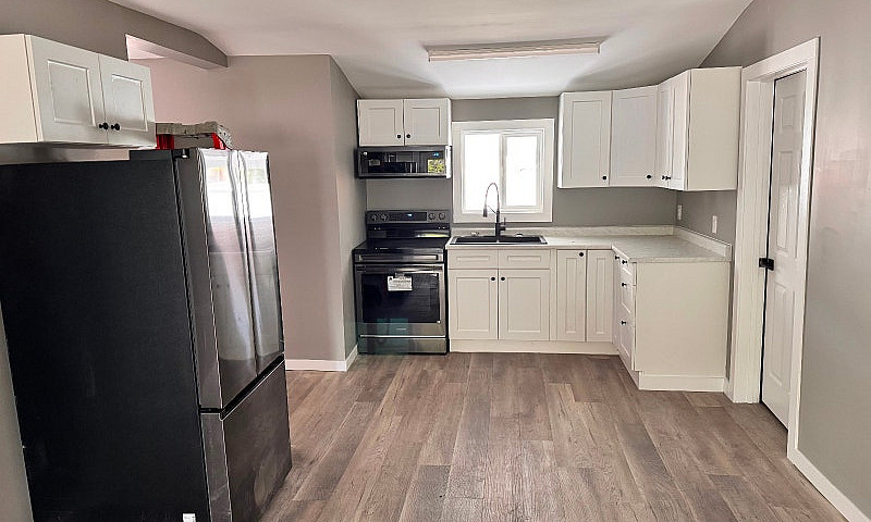 Newly Renovated 3 Be...
