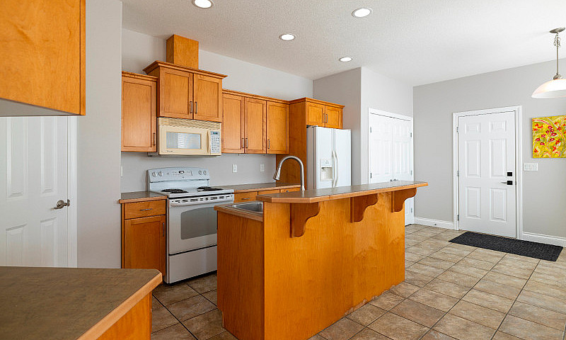 Spacious & Bright 3-...
