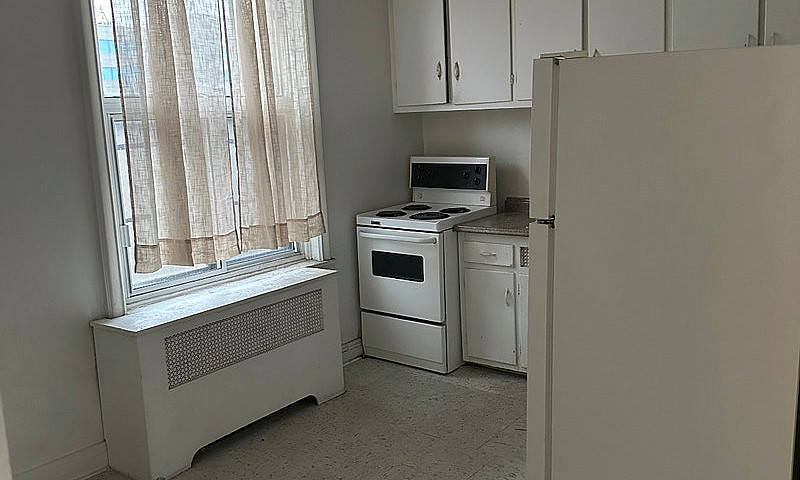 Spacious 1 1/2, 4 1/...