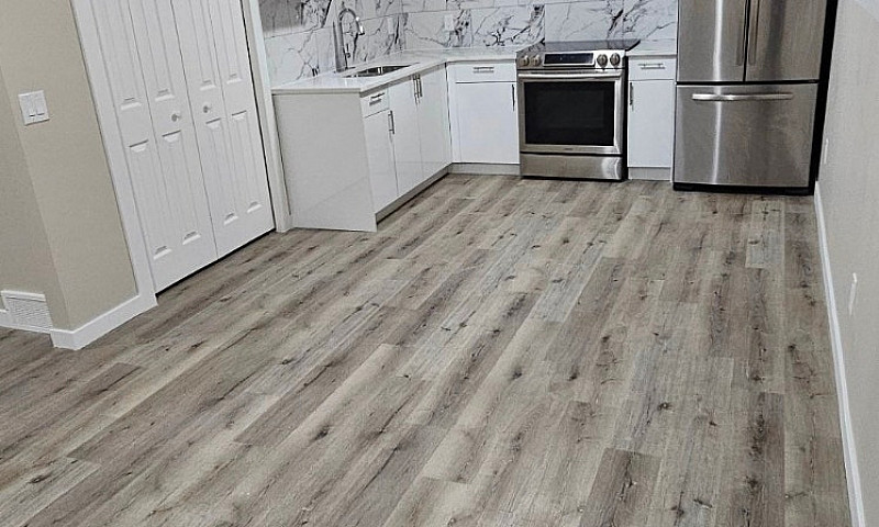 Bright 2-Bedroom Bas...