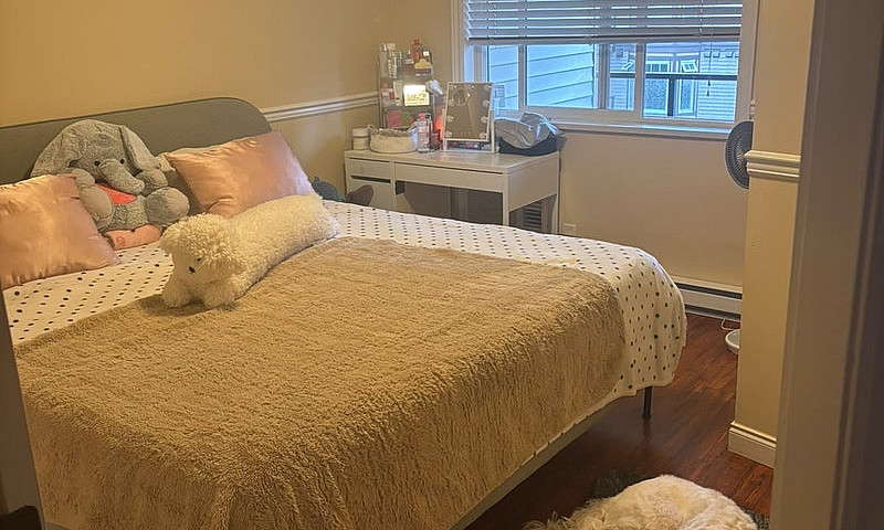 One Bed And Den For ...