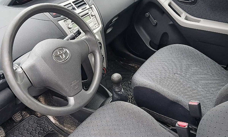 Toyota Yaris  2011...
