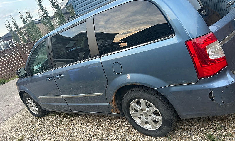 2011 Chrysler Town A...