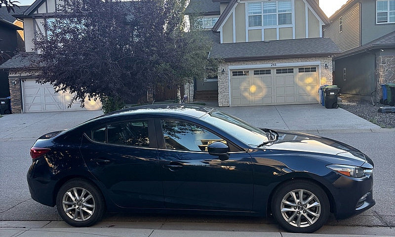2018 Manual Mazda 3...