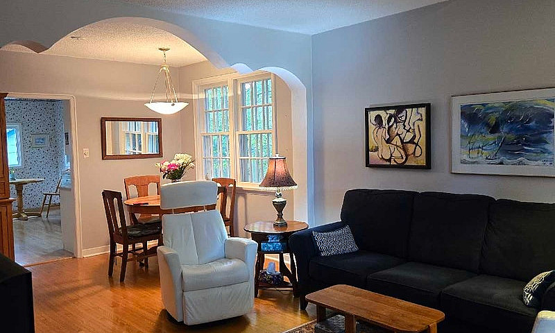 Charming 2 Bed, 1 Ba...