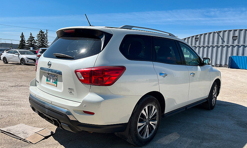 2017 Nissan Pathfind...