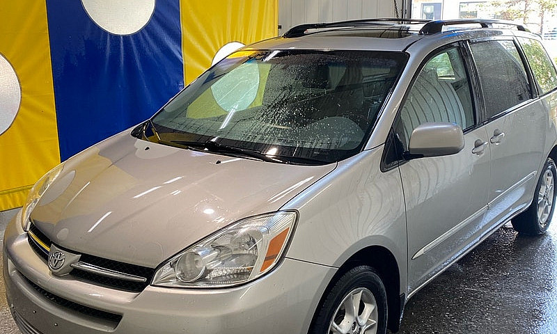 2005 Toyota Sienna A...