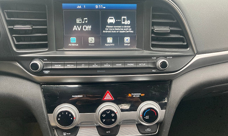 Hyundai Elantra Esse...