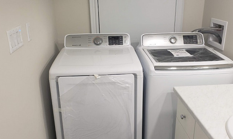 Luxury 1-Bedroom Apa...