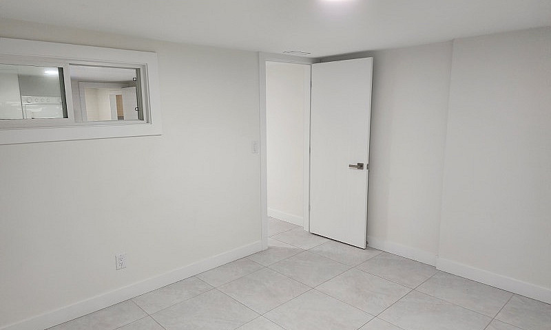 $1600 / 1Br-1Ba Suit...