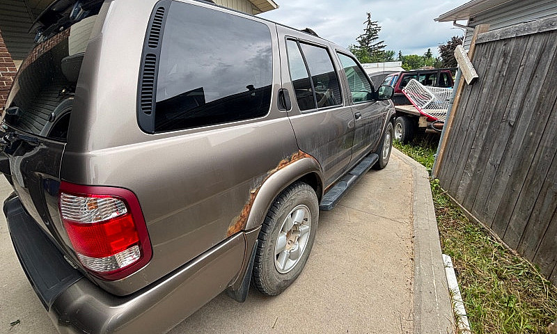 2002 Nissan Pathfind...