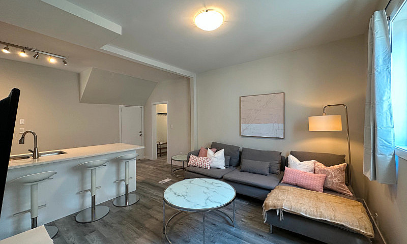 Fully Furnished 3 Be...