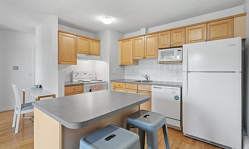 Condo For Sale In Cr...