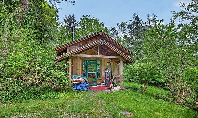 Spacious Island Prop...