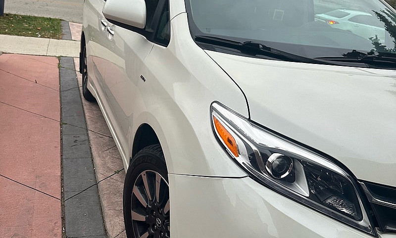 Toyota Sienna 2018 X...