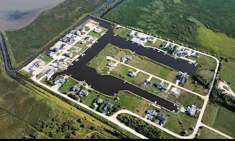 Gimli Cottage Canal ...