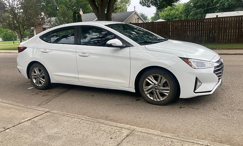 Hyundai Elantra Esse...