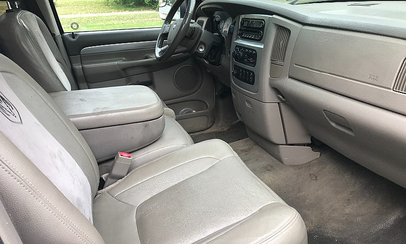 05 Dodge Ram 1500...