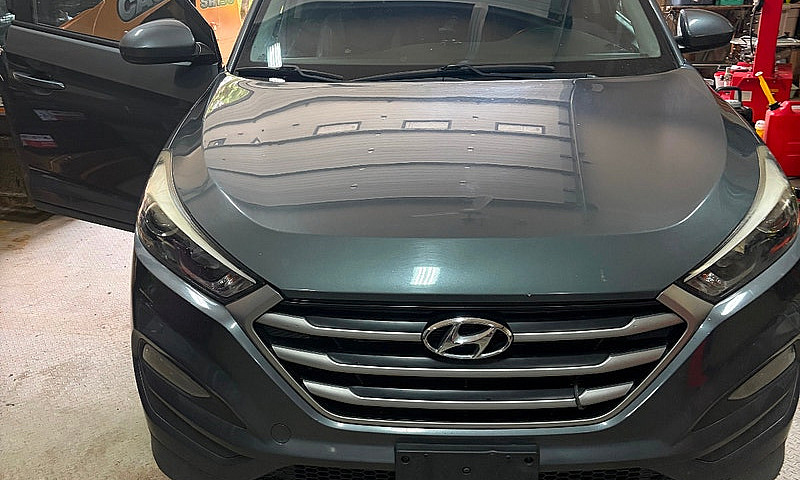 2017 Hyundai Tuscon...