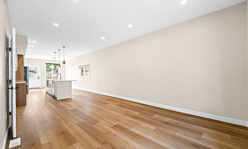 4 Bed, 2.5 Bath, New...