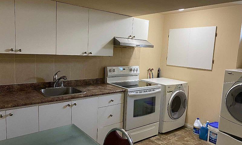 Basement Suite For R...
