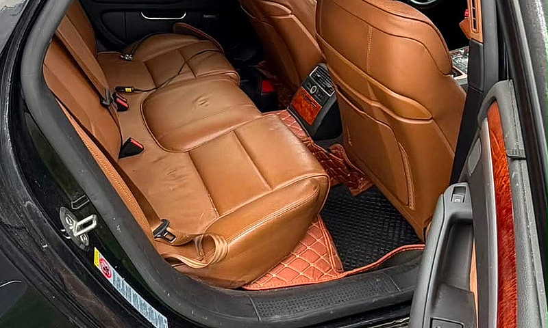 Audi A8 4.2...