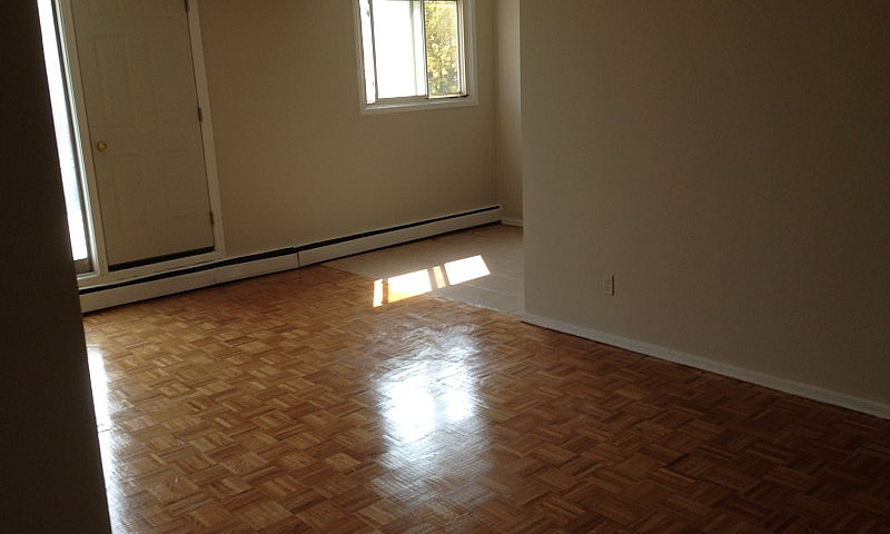 Lge 2Bdrm W/New Kitc...