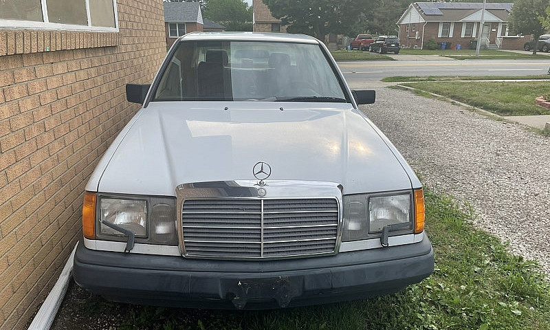 Mercedes-Benz 300E 1...