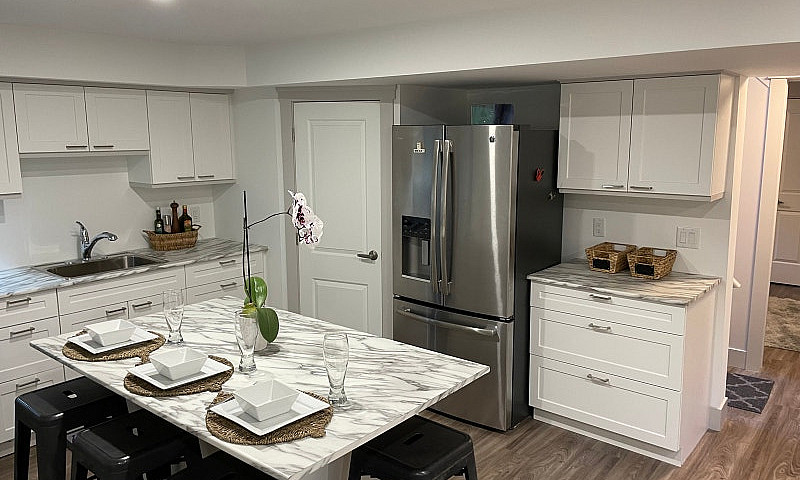 Modern 1-Bdroom Apt ...